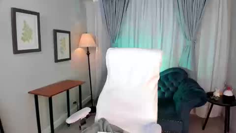 Snapshot of vikypetiteee chatting on 23, 9, 2025 Victoria online show from 23, 9, 2025