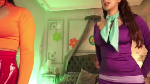 Snapshot of vikypetiteee chatting on 18, 10, 2025 Victoria online show from 18, 10, 2025