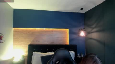 Snapshot of vikypetiteee chatting on 28, 10, 2025 Victoria online show from 28, 10, 2025