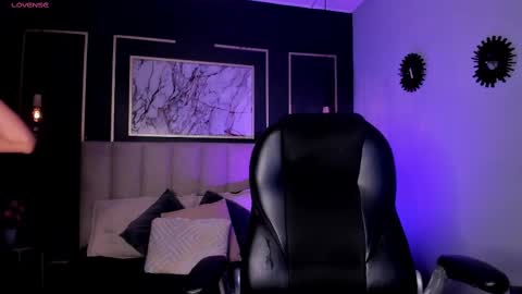 Snapshot of vikypetiteee chatting on 12, 11, 2025 Victoria online show from 12, 11, 2025