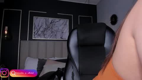 Snapshot of vikypetiteee chatting on 19, 11, 2025 Victoria online show from 19, 11, 2025