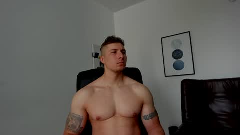 Snapshot of vincentt98 chatting on 4, 8, 2026 vincentt98 online show from 4, 8, 2026