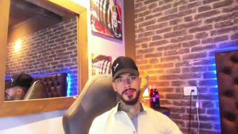 Snapshot of vinzenzrizzo chatting on 24, 9, 2025 ---Vinzen--- online show from 24, 9, 2025