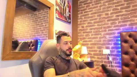 Snapshot of vinzenzrizzo chatting on 16, 10, 2025 ---Vinzen--- online show from 16, 10, 2025