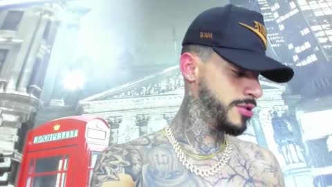 Snapshot of vinzenzrizzo chatting on 18, 10, 2025 ---Vinzen--- online show from 18, 10, 2025