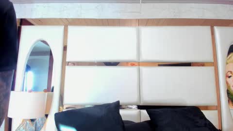 Snapshot of vinzenzrizzo chatting on 22, 10, 2025 ---Vinzen--- online show from 22, 10, 2025