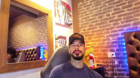 Snapshot of vinzenzrizzo chatting on 12, 11, 2025 ---Vinzen--- online show from 12, 11, 2025