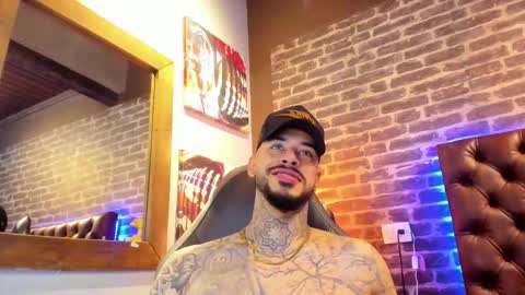 Snapshot of vinzenzrizzo chatting on 15, 11, 2025 ---Vinzen--- online show from 15, 11, 2025