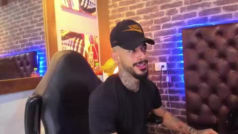 Snapshot of vinzenzrizzo chatting on 4, 12, 2025 ---Vinzen--- online show from 4, 12, 2025