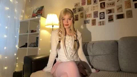 viola_blonde online show from 11, 10, 2025