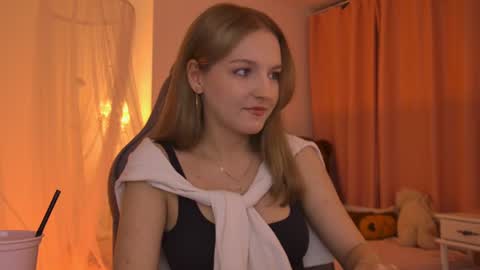 Snapshot of violamore chatting on 3, 7, 2026 violamore online show from 3, 7, 2026