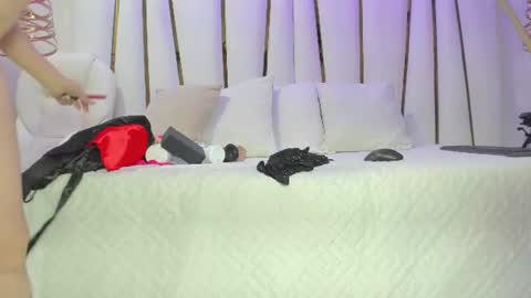 Snapshot of violeet_gray chatting on 14, 6, 2026 violeet_gray online show from 14, 6, 2026