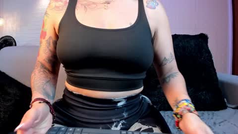 Snapshot of violeet_scott chatting on 7, 1, 2025 Violett Everyday From 0530 to 1430 Col Time online show from 7, 1, 2025