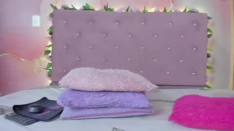 Snapshot of violet__taylor_ chatting on 25, 5, 2026 violet__taylor_ online show from 25, 5, 2026