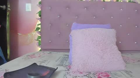 Snapshot of violet__taylor_ chatting on 26, 5, 2026 violet__taylor_ online show from 26, 5, 2026