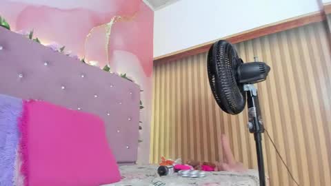 Snapshot of violet__taylor_ chatting on 29, 5, 2026 violet__taylor_ online show from 29, 5, 2026