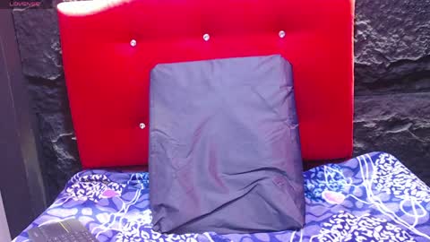 Violet online show from 14, 4, 2026