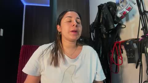 Snapshot of violet_bdsmx chatting on 8, 11, 2025 Kim online show from 8, 11, 2025