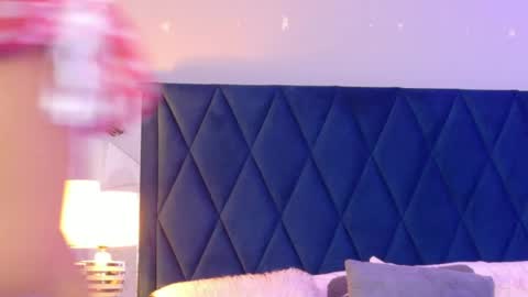 Violet  online show from 22, 4, 2026