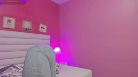 Snapshot of violet_sinclair chatting on 2, 6, 2026 violet_sinclair online show from 2, 6, 2026