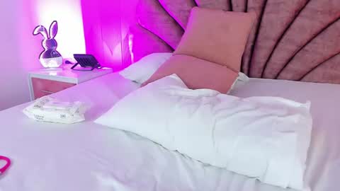 Snapshot of violet_smith01 chatting on 6, 7, 2026 violet_smith01 online show from 6, 7, 2026