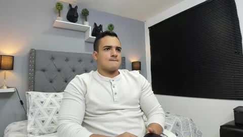 Snapshot of violeta_and_maxx chatting on 15, 10, 2025 VIOLETA AND MAXX online show from 15, 10, 2025