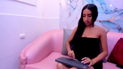 Snapshot of violeta_vins chatting on 14, 11, 2025 Violeta online show from 14, 11, 2025