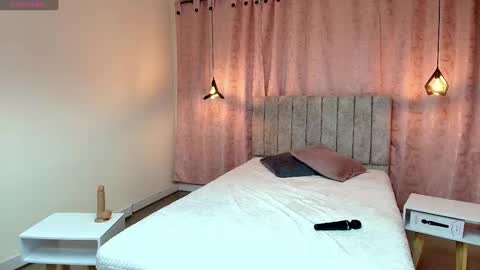 VIOLETA online show from 3, 3, 2025