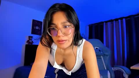 Snapshot of violetbunnyy1 chatting on 23, 10, 2025 Violet online show from 23, 10, 2025