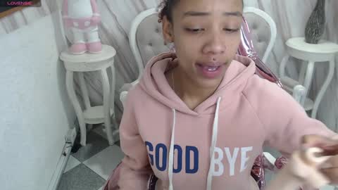 Snapshot of violeth_b chatting on 3, 12, 2024 violeth_b online show from 3, 12, 2024