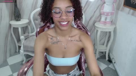 Snapshot of violeth_b chatting on 11, 12, 2024 violeth_b online show from 11, 12, 2024