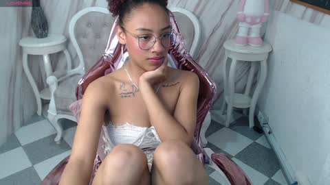 Snapshot of violeth_b chatting on 13, 12, 2024 violeth_b online show from 13, 12, 2024