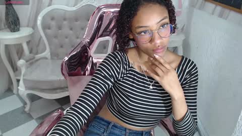 Snapshot of violeth_b chatting on 17, 12, 2024 violeth_b online show from 17, 12, 2024
