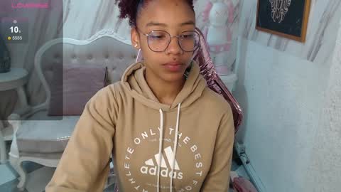 Snapshot of violeth_b chatting on 28, 12, 2024 violeth_b online show from 28, 12, 2024