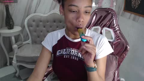 Snapshot of violeth_b chatting on 3, 1, 2025 violeth_b online show from 3, 1, 2025