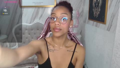 Snapshot of violeth_b chatting on 10, 1, 2025 violeth_b online show from 10, 1, 2025