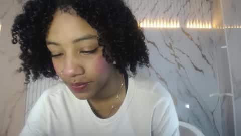 Snapshot of violeth_b chatting on 7, 10, 2025 violeth_b online show from 7, 10, 2025