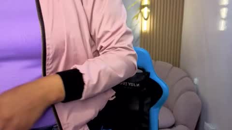 Snapshot of violeth_b chatting on 8, 10, 2025 violeth_b online show from 8, 10, 2025