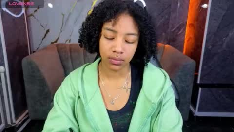 Snapshot of violeth_b chatting on 7, 11, 2025 violeth_b online show from 7, 11, 2025