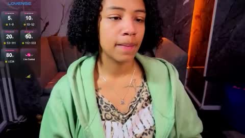 Snapshot of violeth_b chatting on 19, 11, 2025 violeth_b online show from 19, 11, 2025