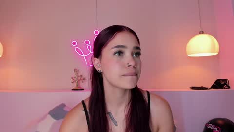 Snapshot of violeth_hill chatting on 23, 12, 2024 Violeth Hill online show from 23, 12, 2024
