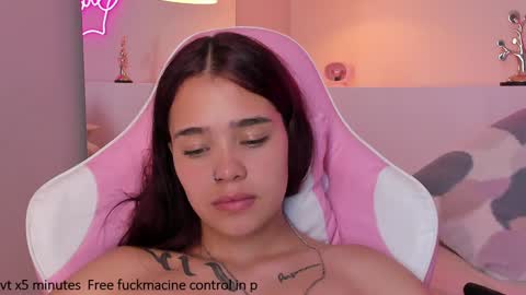 Snapshot of violeth_hill chatting on 15, 1, 2025 Violeth Hill online show from 15, 1, 2025