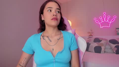Snapshot of violeth_hill chatting on 24, 1, 2025 Violeth Hill online show from 24, 1, 2025
