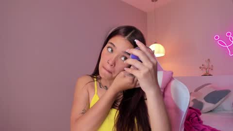 Snapshot of violeth_hill chatting on 30, 1, 2025 Violeth Hill online show from 30, 1, 2025