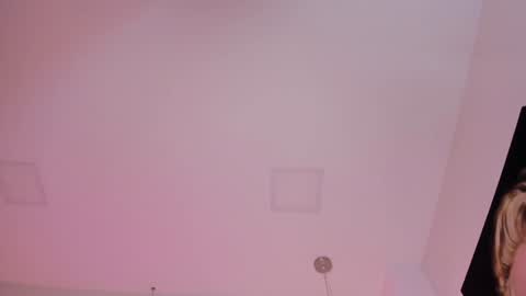 Snapshot of violeth_hill chatting on 7, 2, 2025 Violeth Hill online show from 7, 2, 2025