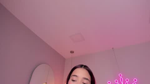 Snapshot of violeth_hill chatting on 7, 2, 2025 Violeth Hill online show from 7, 2, 2025
