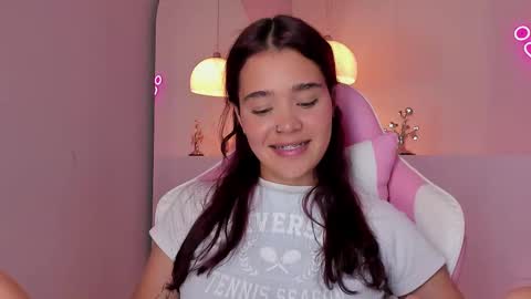 Snapshot of violeth_hill chatting on 13, 2, 2025 Violeth Hill online show from 13, 2, 2025