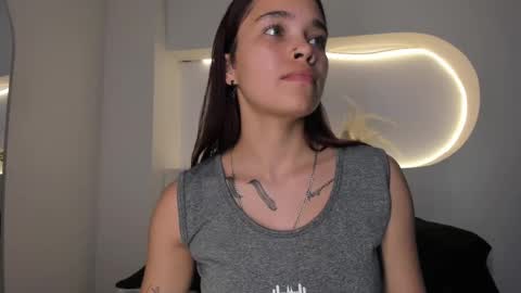 Snapshot of violeth_hill chatting on 17, 2, 2025 Violeth Hill online show from 17, 2, 2025