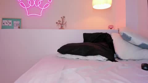 Snapshot of violeth_hill chatting on 27, 2, 2025 Violeth Hill online show from 27, 2, 2025