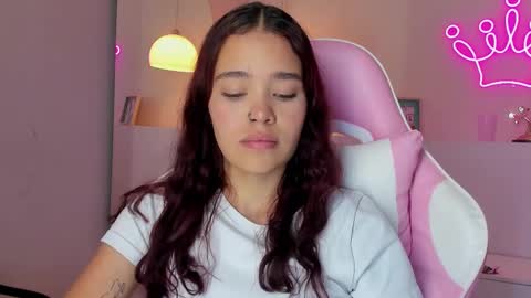 Snapshot of violeth_hill chatting on 8, 3, 2025 Violeth Hill online show from 8, 3, 2025